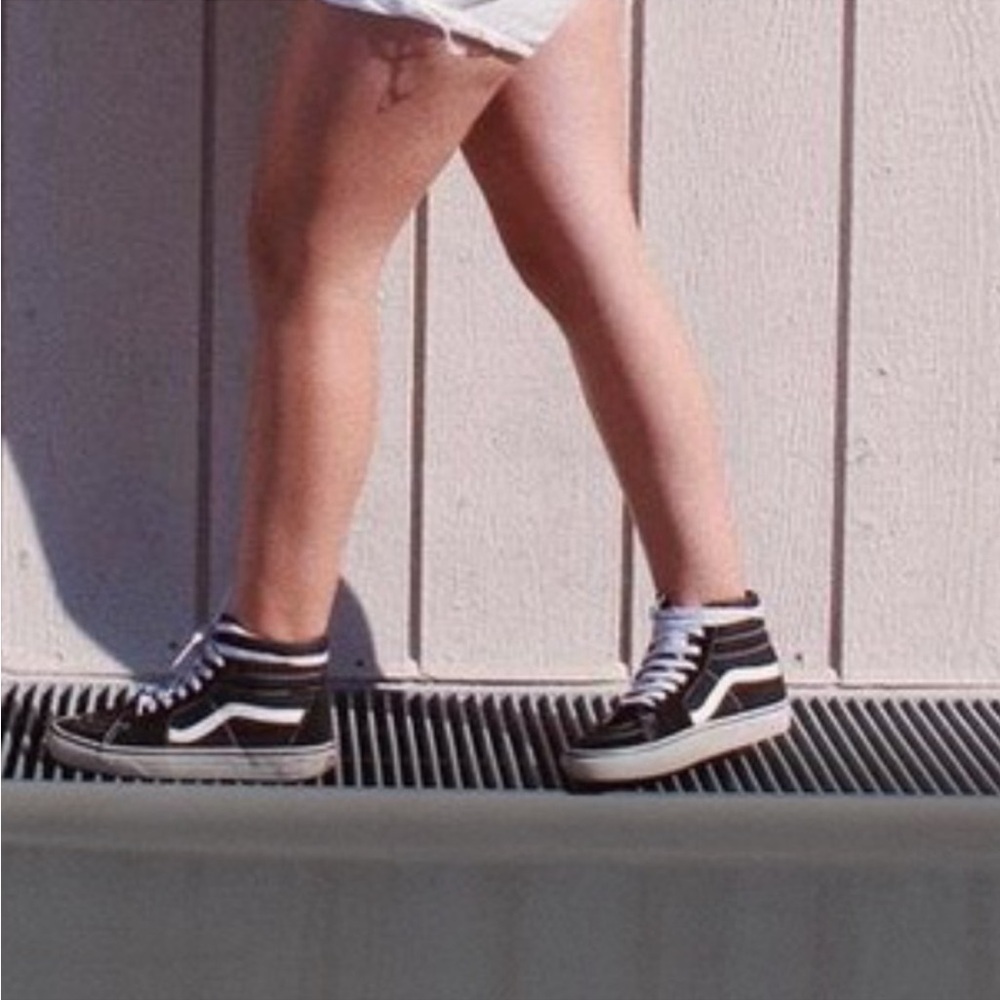 •VANS•THE LEGENDARY HIGH-TOP BLACK/WHITE OLD SKOOL SNEAKER SIZE 5Y